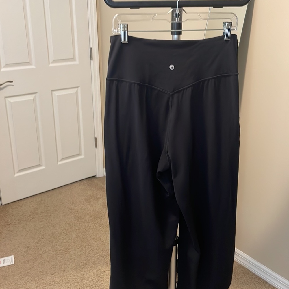 Lululemon straight leg crop wide waistband size 8 EUC - Picture 13 of 16